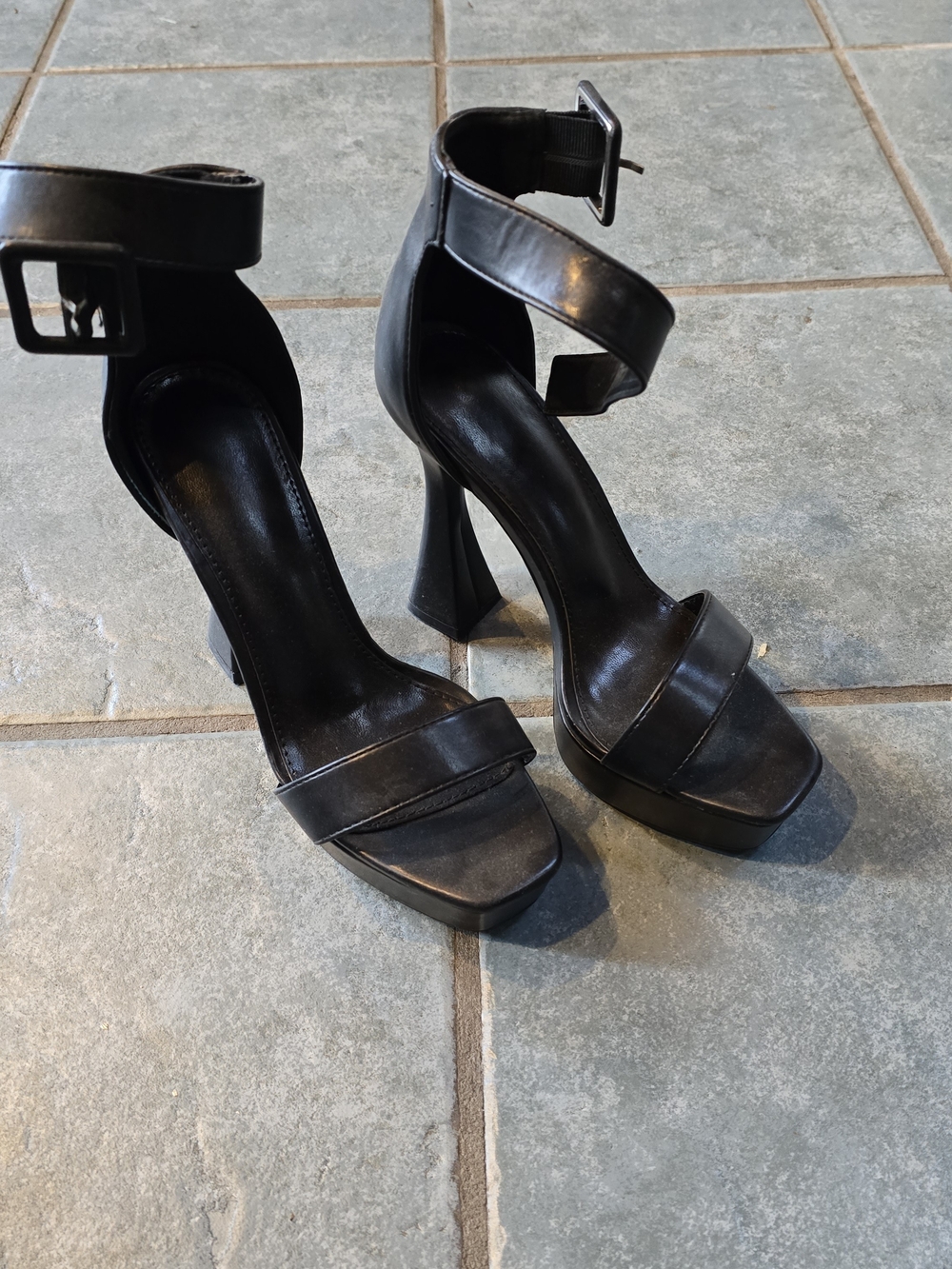 Source Unknown Black Sculpted Block-Heel Ankle-Strap Sandals